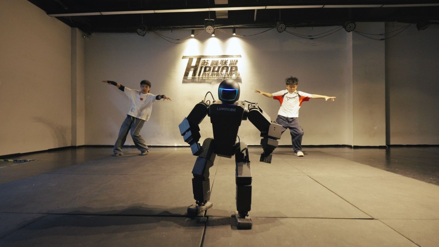 Lumos Robotics embodied AI