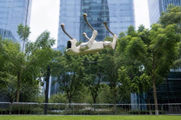 Uniubi AI debuts world’s first 720-degree backflipping robot at WAIC